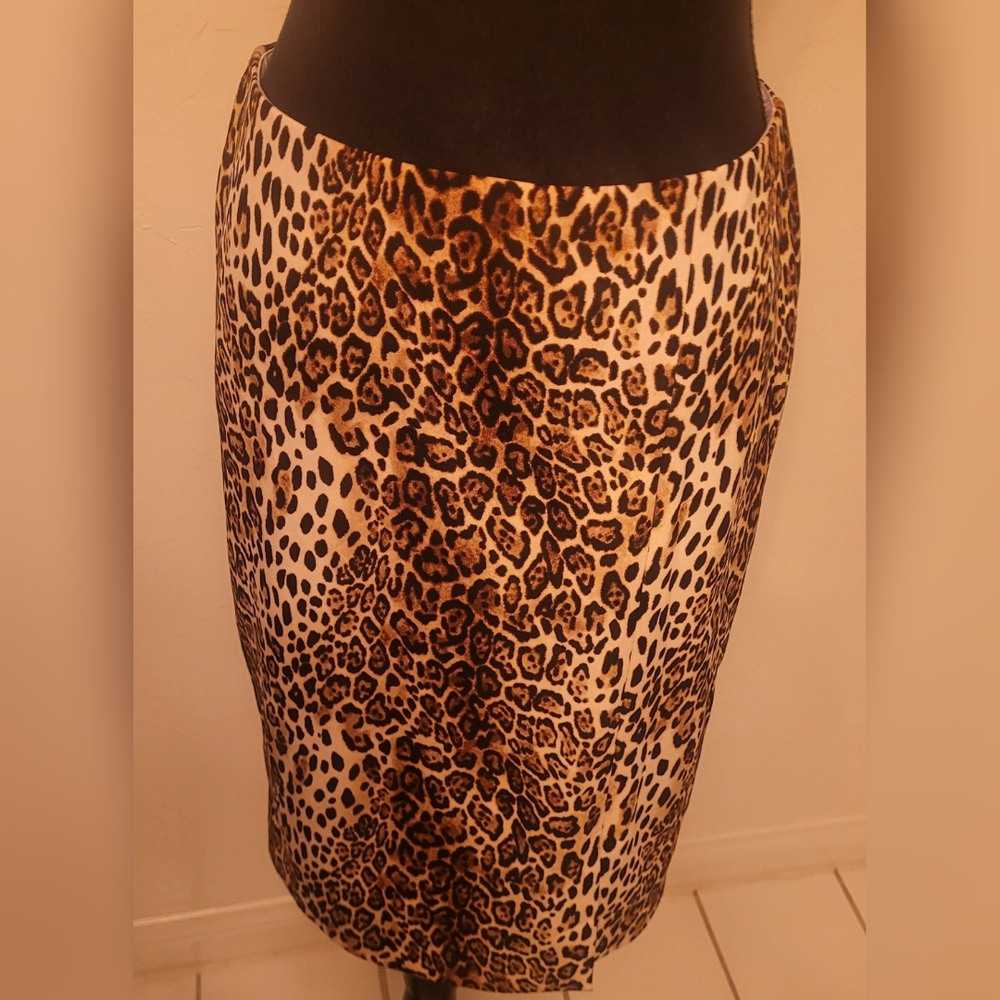 White House Black Market Leopard Print Pencil Skirt